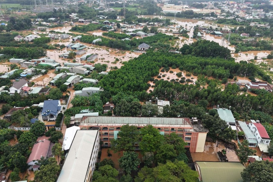 Đồng Nai: Khoảng 1.500 học sinh nghỉ học do nước sông dâng cao gây ngập sâu