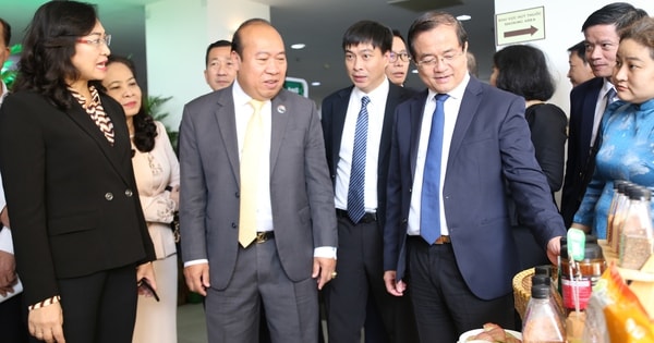 Đặt mục tiêu 20 tỉ USD kim ngạch thương mại song phương Việt Nam - Campuchia