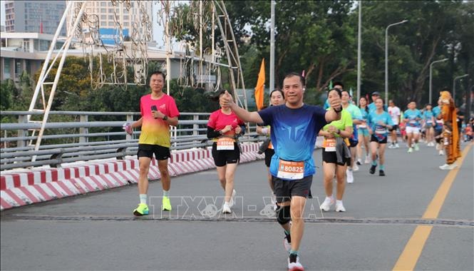 Sôi nổi giải 'VnExpress Marathon Can Tho 2025'