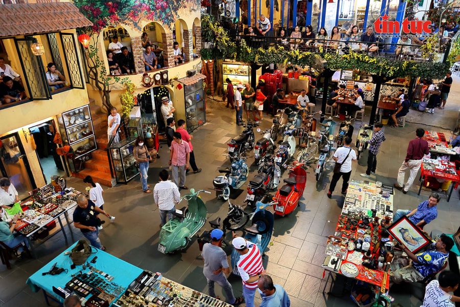 Chợ đồ cổ Sài Gòn - điểm đến hoài cổ thú vị cuối tuần