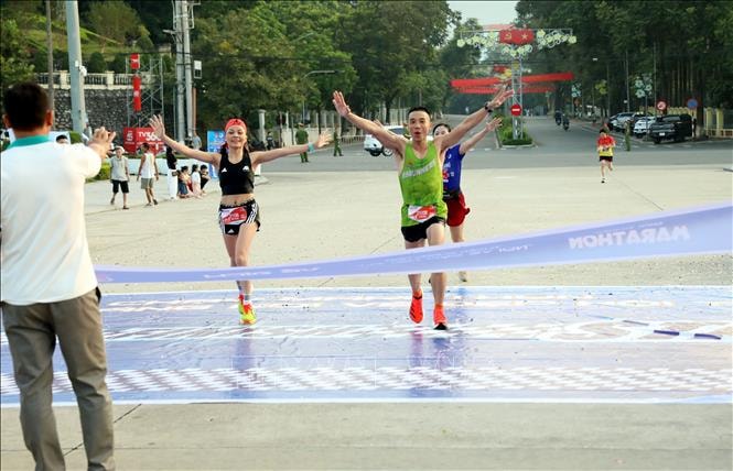 Gần 1.000 vận động viên tham gia Giải chạy Marathon Tuyên Quang 2025