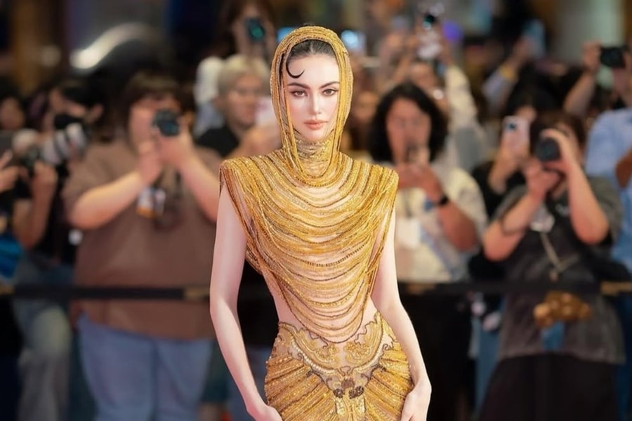 Mai Davika gây chú ý với váy xuyên thấu