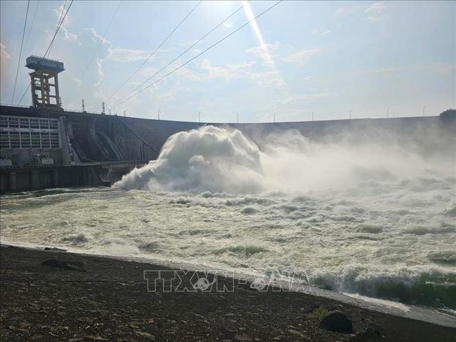 20 giờ ngày 16/9, đóng 2 cửa xả mặt hồ thủy điện Thác Bà