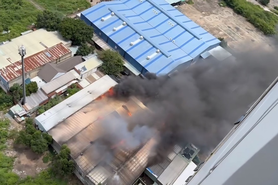 TP Hồ Chí Minh: Cháy lớn tại khu nhà xưởng phường Thuận Giao