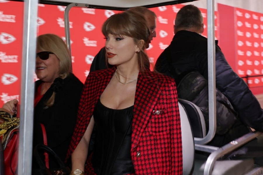 Taylor Swift siết chặt bảo vệ