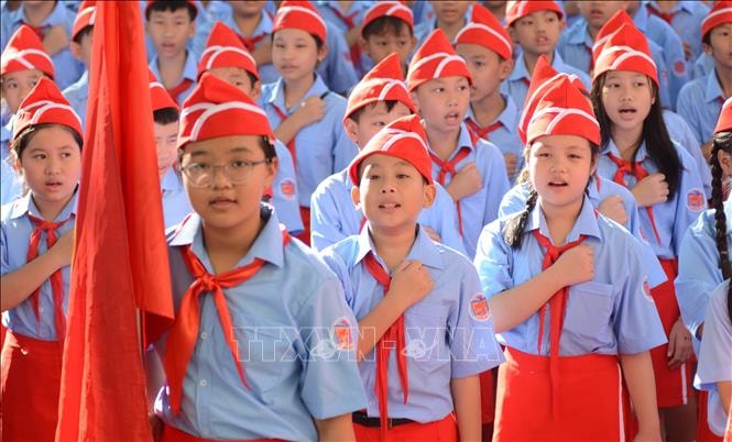 Nhiều khía cạnh nhân văn từ việc 'nâng tầm vóc dân tộc'