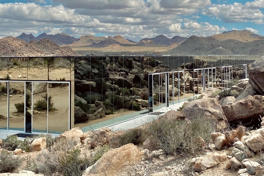 Ngôi nhà tàng hình ở sa mạc Mỹ khiến TikToker bị phạt hơn 2,6 tỷ đồng