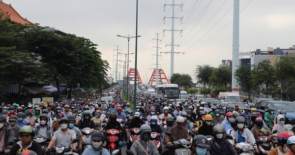 Phó Thủ tướng: Hà Nội và TP HCM sớm công khai lộ trình chuyển sang xe điện, kèm hỗ trợ