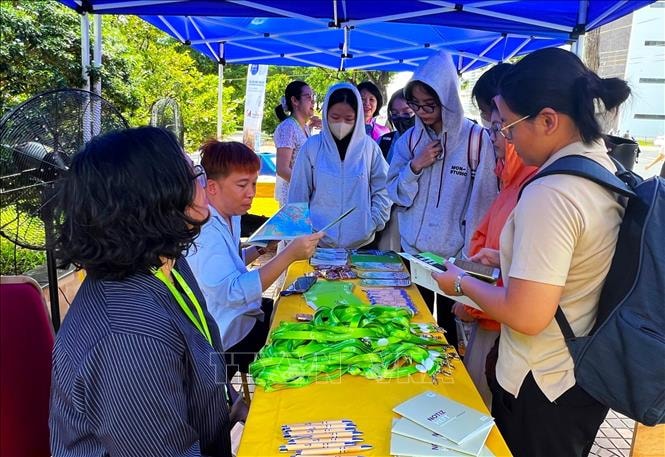 “Chuyến xe hướng nghiệp Đức” mang nhiều cơ hội du học, việc làm đến Cần Thơ