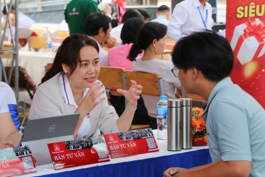 Xác định những nhóm lao động được làm 8h/ngày, hưởng 300% lương dịp lễ tết