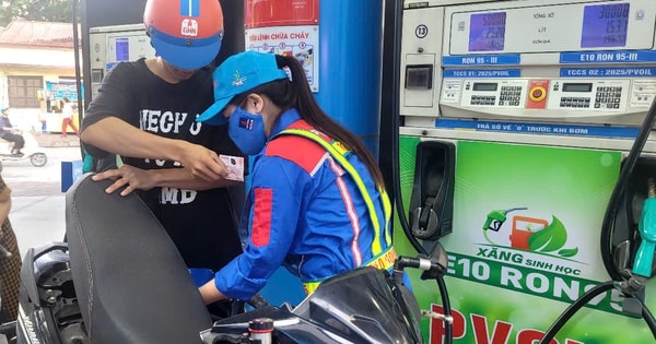 Giá xăng RON 95 tăng lên 20.608 đồng/lít