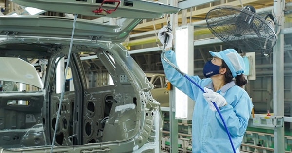 Tiêu thụ ô tô tiến gần mốc 1 triệu xe, nội địa hóa "ì ạch" 10%