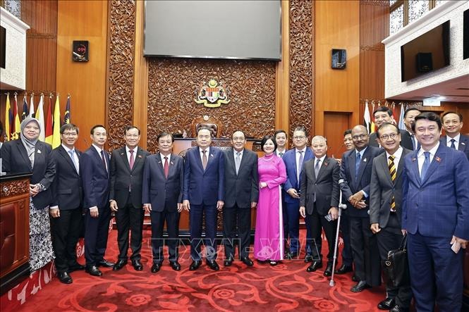 Chủ tịch Quốc hội Trần Thanh Mẫn thăm Trụ sở Thượng viện và Hạ viện Malaysia