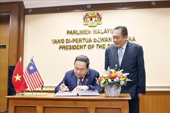 Chủ tịch Quốc hội Trần Thanh Mẫn hội đàm với Chủ tịch Thượng viện Malaysia