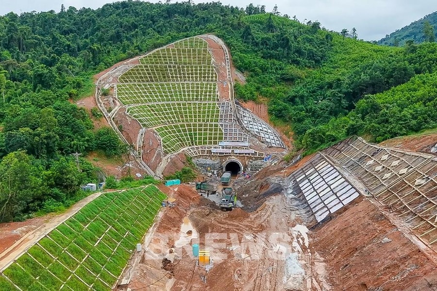 Địa chất phức tạp gây khó cho thi công hầm đường sắt đèo Khe Nét