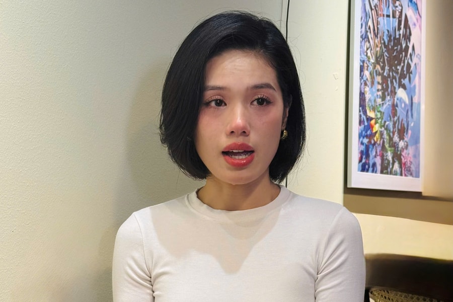 Trâm Anh bật khóc