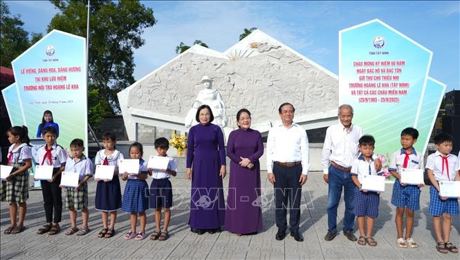 Khơi dậy truyền thống hiếu học, xây dựng quê hương giàu mạnh