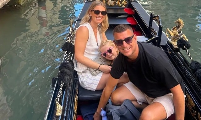 Vợ chồng đi vòng quanh thế giới vì chi phí rẻ hơn ở nhà