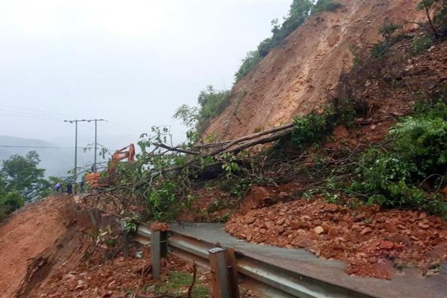 Khắc phục sạt lở trên tuyến đường bao biển đẹp nhất Quảng Ninh