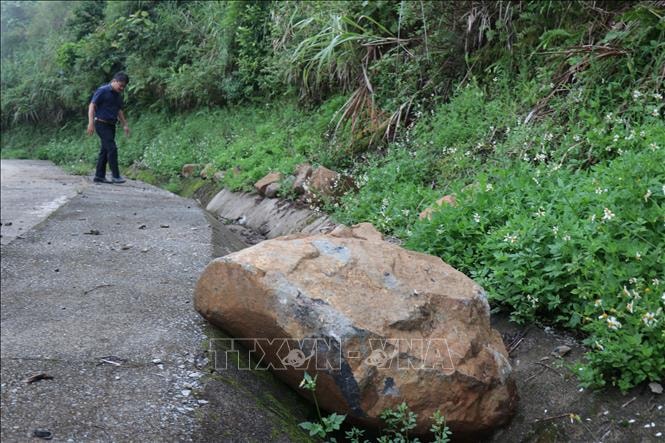 Tiềm ẩn nguy cơ gây nguy hiểm do đá rơi trên cung đường Đặng Thùy Trâm - Bùi Hui