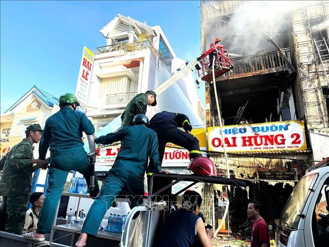 Khống chế đám cháy lớn tại Năm Căn (Cà Mau)