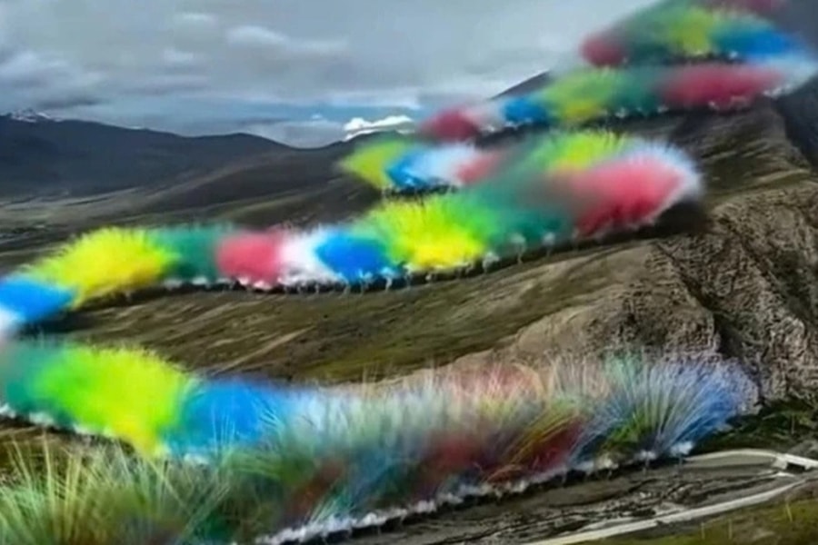 Màn pháo hoa khổng lồ thắp sáng sườn đồi ở dãy Himalaya gây tranh cãi