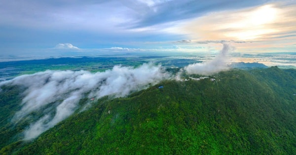 Săn mây trên “nóc nhà miền Tây” ở An Giang