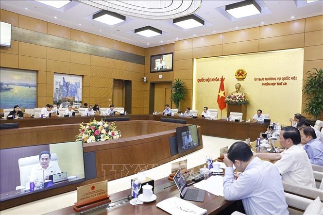 Phiên họp thứ 49 Ủy ban Thường vụ Quốc hội: Xẹm xét các báo cáo về giám sát chuyên đề, chất vấn
