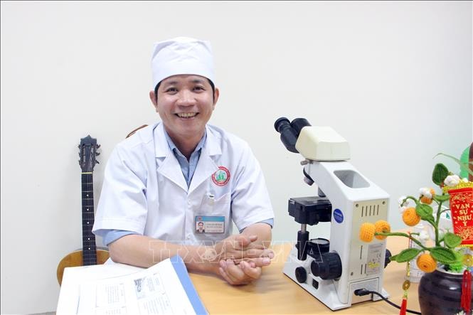 Kỹ thuật viên trưởng truyền cảm hứng sáng chế vì người bệnh