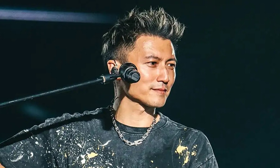 Tạ Đình Phong bày tỏ tình yêu với Vương Phi qua cây đàn