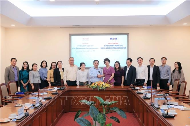 Tổng Giám đốc Thông tấn xã Việt Nam tiếp Đoàn đại biểu Báo Paxaxon (Lào)