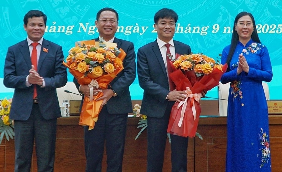 Hai bí thư xã làm Phó chủ tịch UBND tỉnh Quảng Ngãi