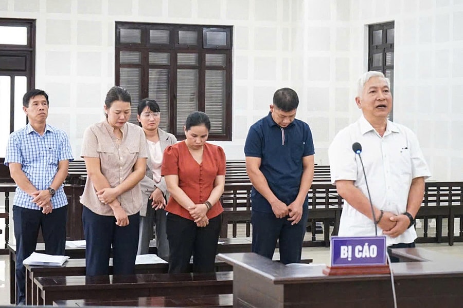 Giám đốc cảng vụ lập khống 530 giờ chạy canô