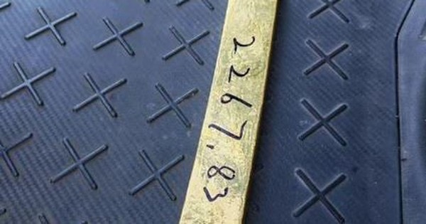 Nhặt được thỏi vàng 2,2kg, nam shipper được hậu tạ 3,7 triệu đồng và diễn biến bất ngờ