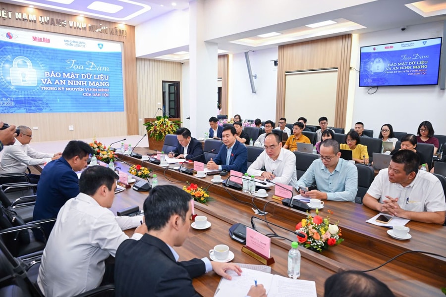 Nhận diện sớm rủi ro an ninh mạng, xây dựng hành lang pháp lý chặt chẽ