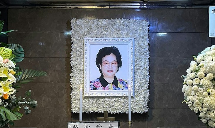 Lê Tư tiễn biệt diễn viên TVB Lê Tuyên