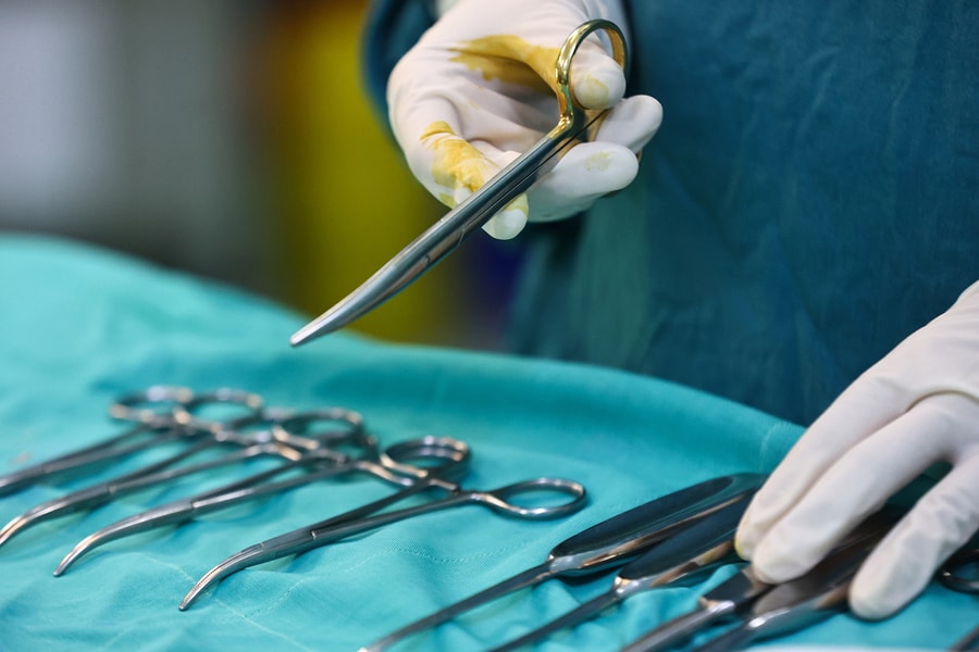 Bàn tay đứt lìa của mẹ bầu song thai được 'nuôi' dưới chân