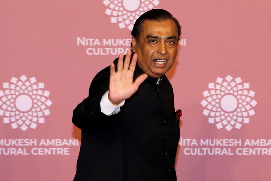 Tỷ phú Ấn Độ nguy cơ lọt 'tầm ngắm' của Mỹ vì mua dầu Nga