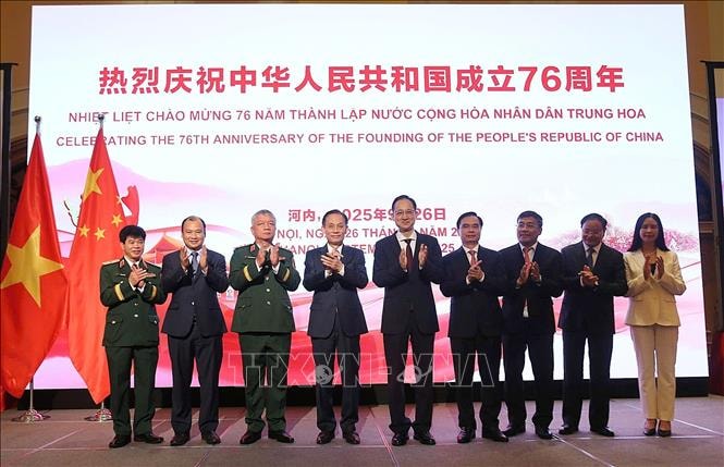 Tiệc chiêu đãi Kỷ niệm 76 năm ngày thành lập nước Cộng hòa nhân dân Trung Hoa