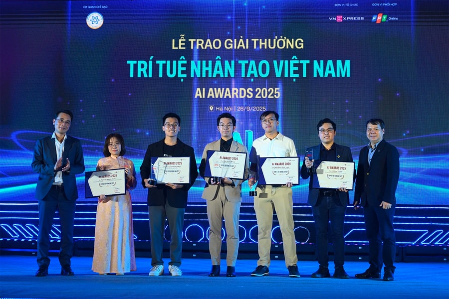 AI Awards 2025: Trao giải Top 5 Tài năng AI Việt