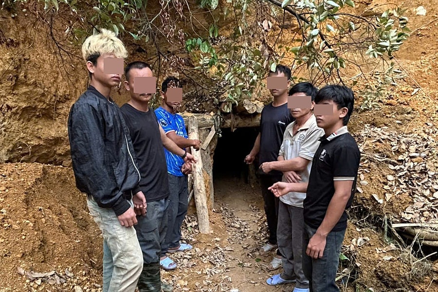 Bảy người bị bắt quả tang khai thác vàng trái phép
