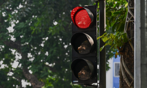 Ma trận tắc đường vì dòng xe chờ rẽ