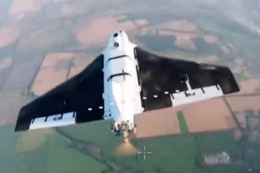 Nga lắp camera chống drone trên lưng UAV xốp nhựa