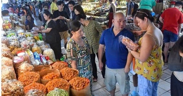 Thuế TP HCM và Viettel "cầm tay chỉ việc" cho các hộ kinh doanh lớn tuổi xuất hóa đơn điện tử