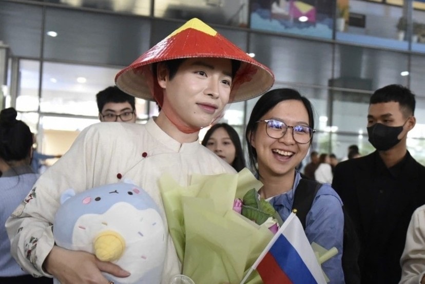 Đức Phúc về Hà Nội sau chiến thắng cuộc thi ở Nga