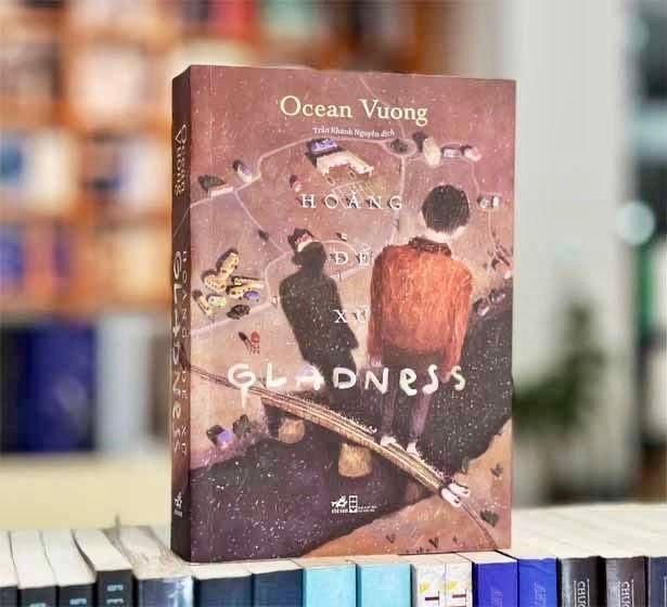 'Hoàng đế xứ Gladness' của Ocean Vuong lọt danh sách best seller New York Times