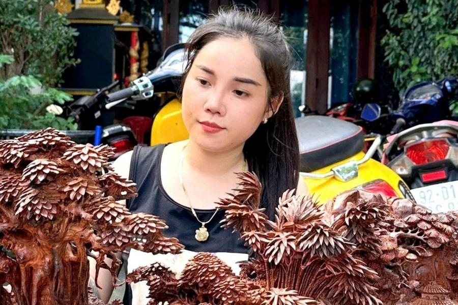 Người phụ nữ được gọi là đóa hoa làng quyết theo "nghề đàn ông"