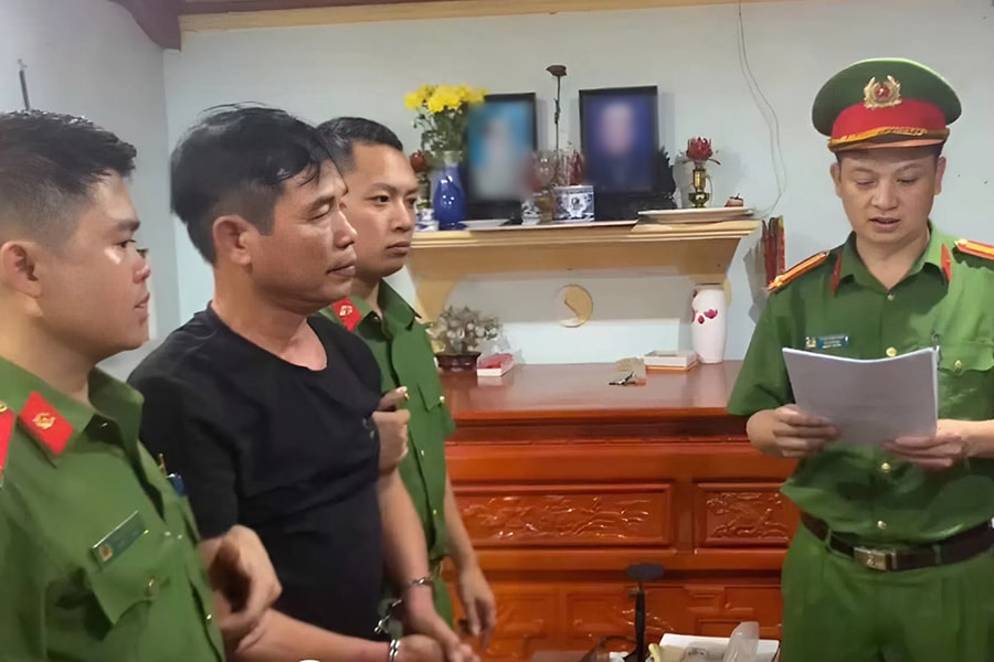 Bị bắt vì 'chia sẻ thông tin sai sự thật' trên Facebook