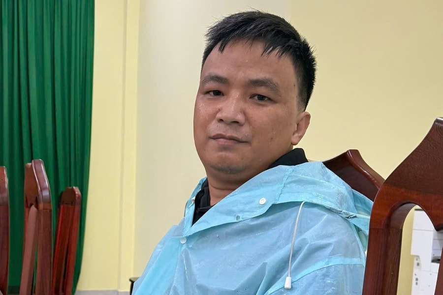 Lừa thiếu nữ chụp ảnh khỏa thân, ép quan hệ tình dục