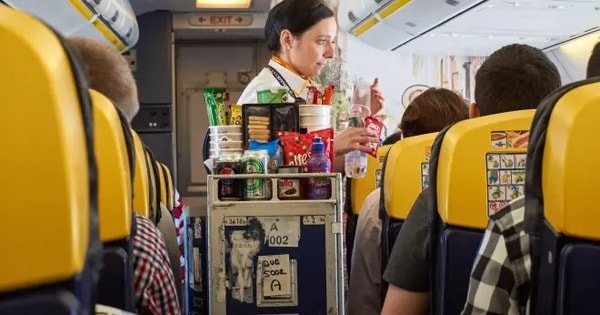 Hành khách bay quốc tế từ Việt Nam được mua hàng miễn thuế trên máy bay